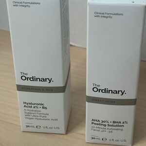 The Ordinary Set of Hylaronic Acid & AHA 30 + BHA 2% Peeling Solution
